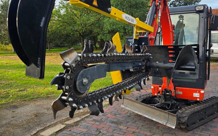 HUSA 900 Anbaufräse am Minibagger